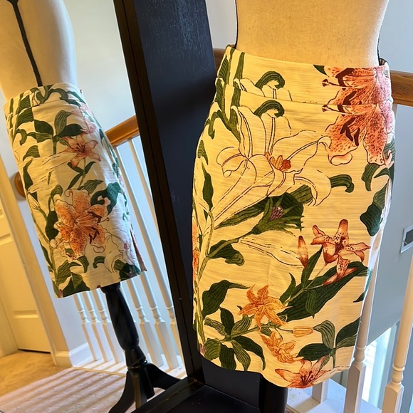 Ann Taylor | Floral knee length skirt - Picture 1 of 6